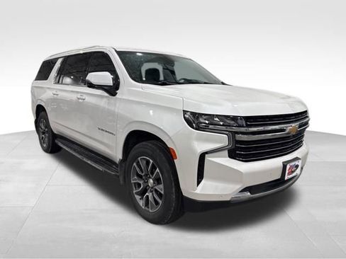 Used 2022 Chevrolet Suburban LT w/ Luxury Package image 3