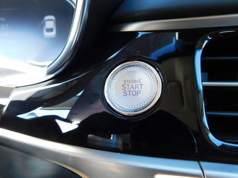 Used 2026 Genesis G70 2.5T image 19