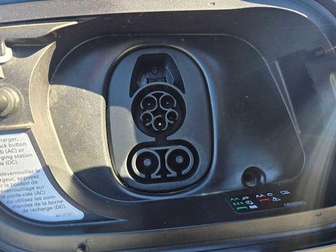 Used 2025 Audi Q4 e-tron Prestige w/ Cold Weather Package image 10