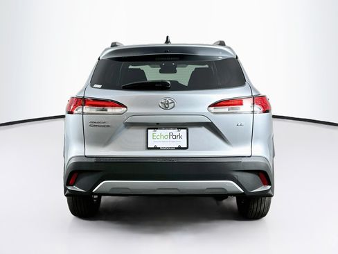 Used 2025 Toyota Corolla Cross LE w/ Moonroof Package FWD image 7