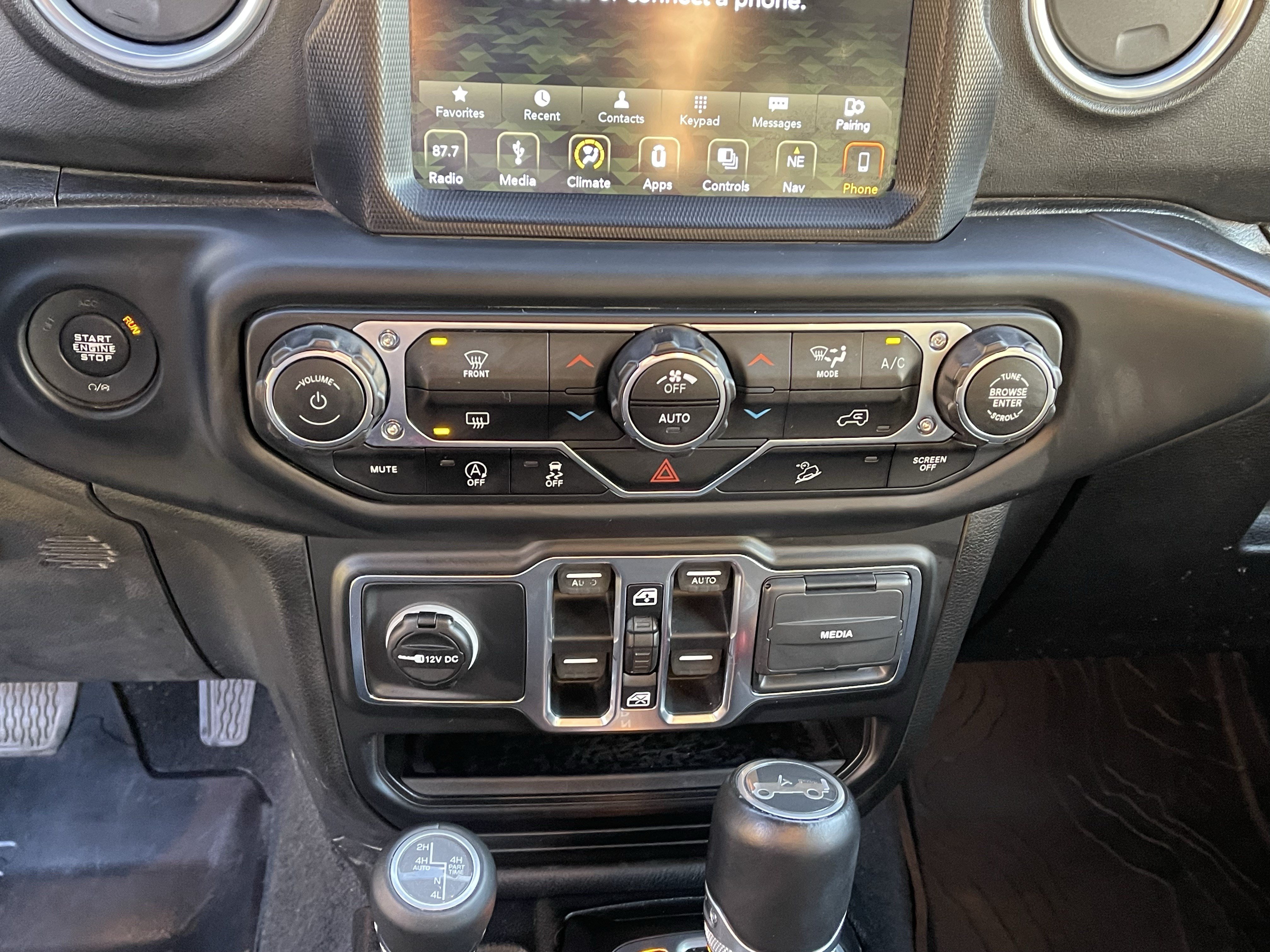 Used 2018 Jeep Wrangler Unlimited Sahara AWD/4WD image 22