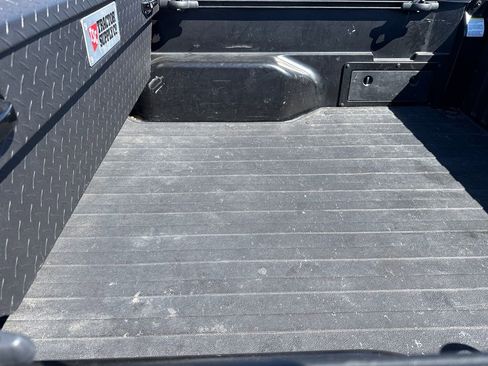 Used 2019 Toyota Tacoma SR image 11