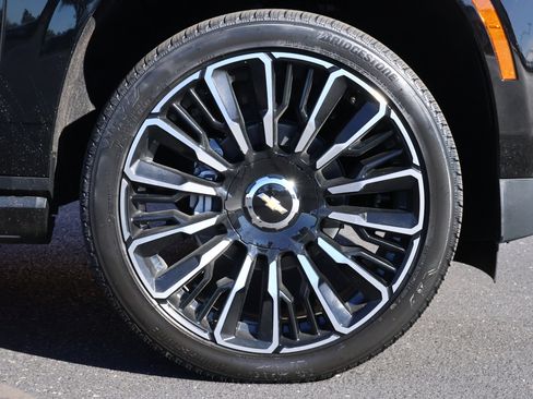 New 2026 Chevrolet Suburban High Country image 32