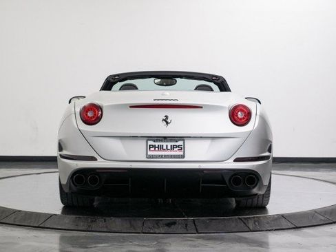 Used 2016 Ferrari California T image 12