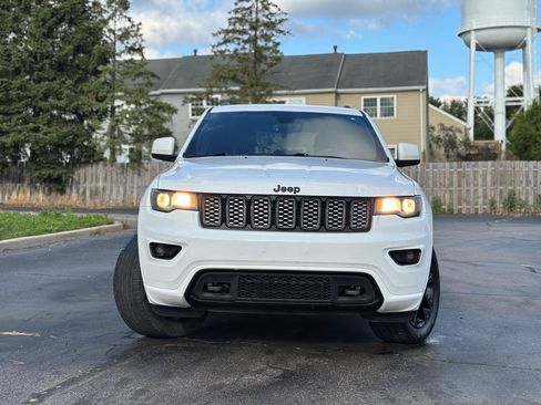 Used 2021 Jeep Grand Cherokee Altitude AWD/4WD image 13