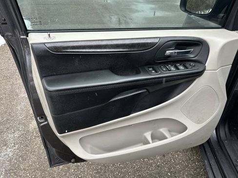 Used 2017 Dodge Grand Caravan SE w/ Power Window Group FWD image 18