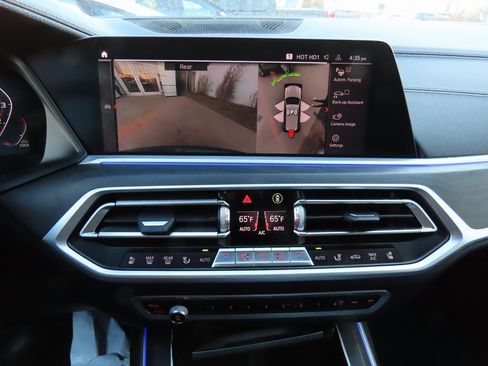 Used 2021 BMW X7 M50i image 26