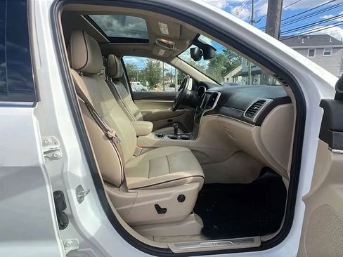 Used 2014 Jeep Grand Cherokee Overland image 32