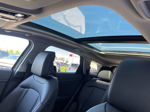 Used 2025 Kia Sportage EX w/ Premium Package image 16