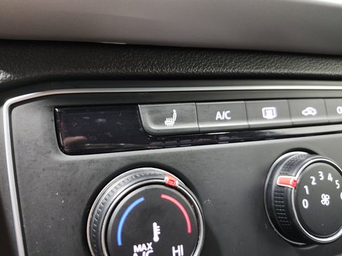 Used 2022 Volkswagen Atlas Cross Sport SE AWD/4WD image 7