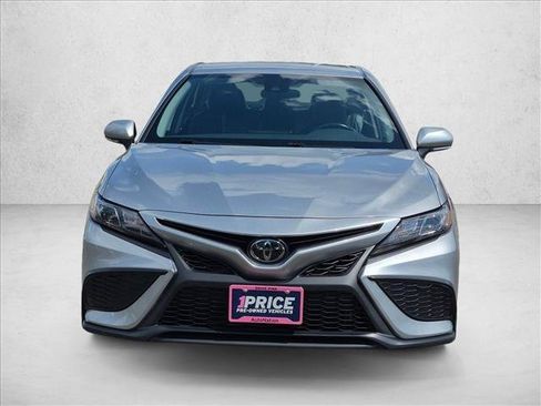 Used 2023 Toyota Camry SE FWD image 2