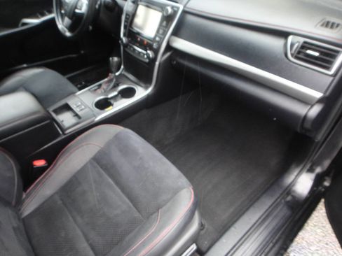 Used 2015 Toyota Camry XSE FWD image 16