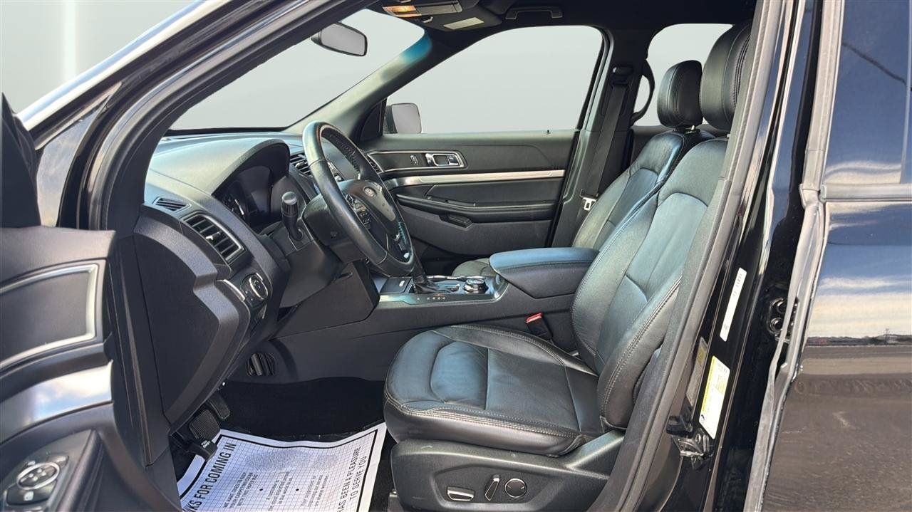 Used 2018 Ford Explorer XLT w/ Equipment Group 202A AWD/4WD image 11