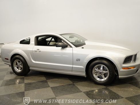 Used 2006 Ford Mustang GT RWD image 16