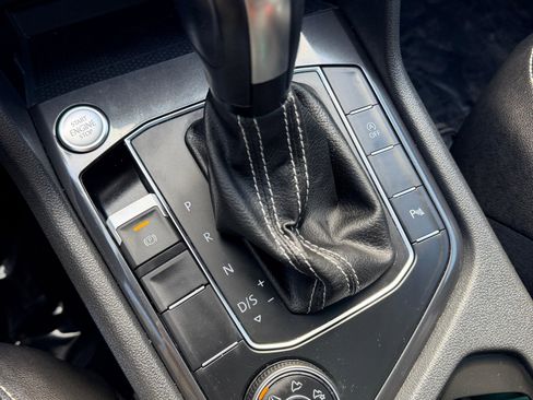 Used 2021 Volkswagen Tiguan SE R-Line image 39