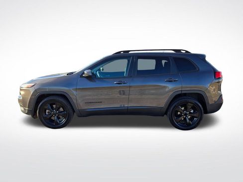 Used 2018 Jeep Cherokee Latitude w/ Altitude Package image 7