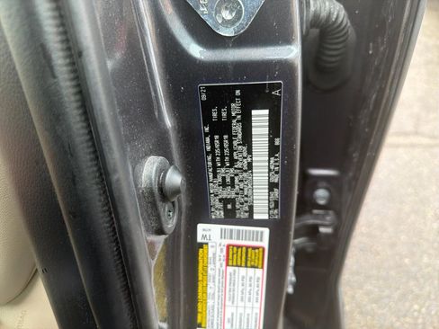Used 2021 Toyota Highlander XLE AWD/4WD image 33