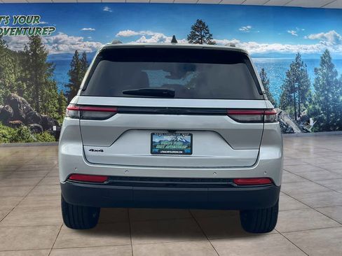 New 2025 Jeep Grand Cherokee Altitude image 6