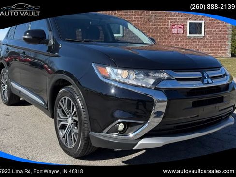 Used 2017 Mitsubishi Outlander SE image 1