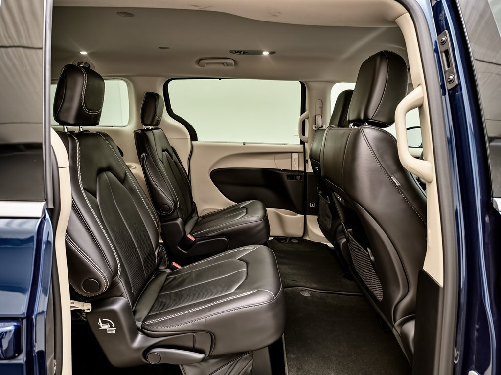 Used 2022 Chrysler Pacifica Touring-L AWD/4WD image 29