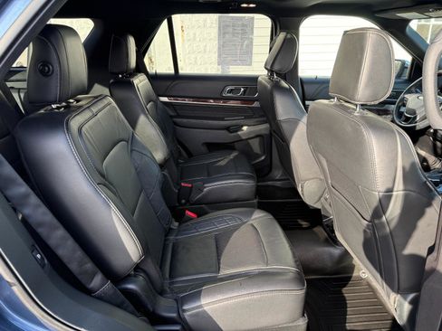 Used 2019 Ford Explorer Platinum image 17