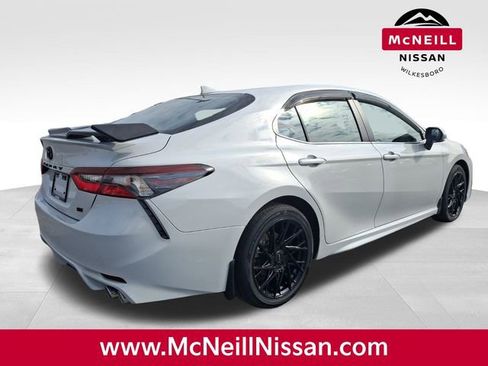 Used 2022 Toyota Camry SE w/ Convenience Package image 4