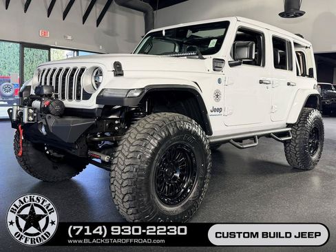 Used 2025 Jeep Wrangler Unlimited Sahara w/ Safety Group AWD/4WD image 3