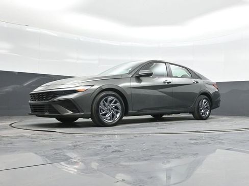 Used 2024 Hyundai Elantra SEL image 42