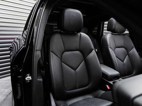 Certified 2026 Porsche Macan AWD/4WD image 37