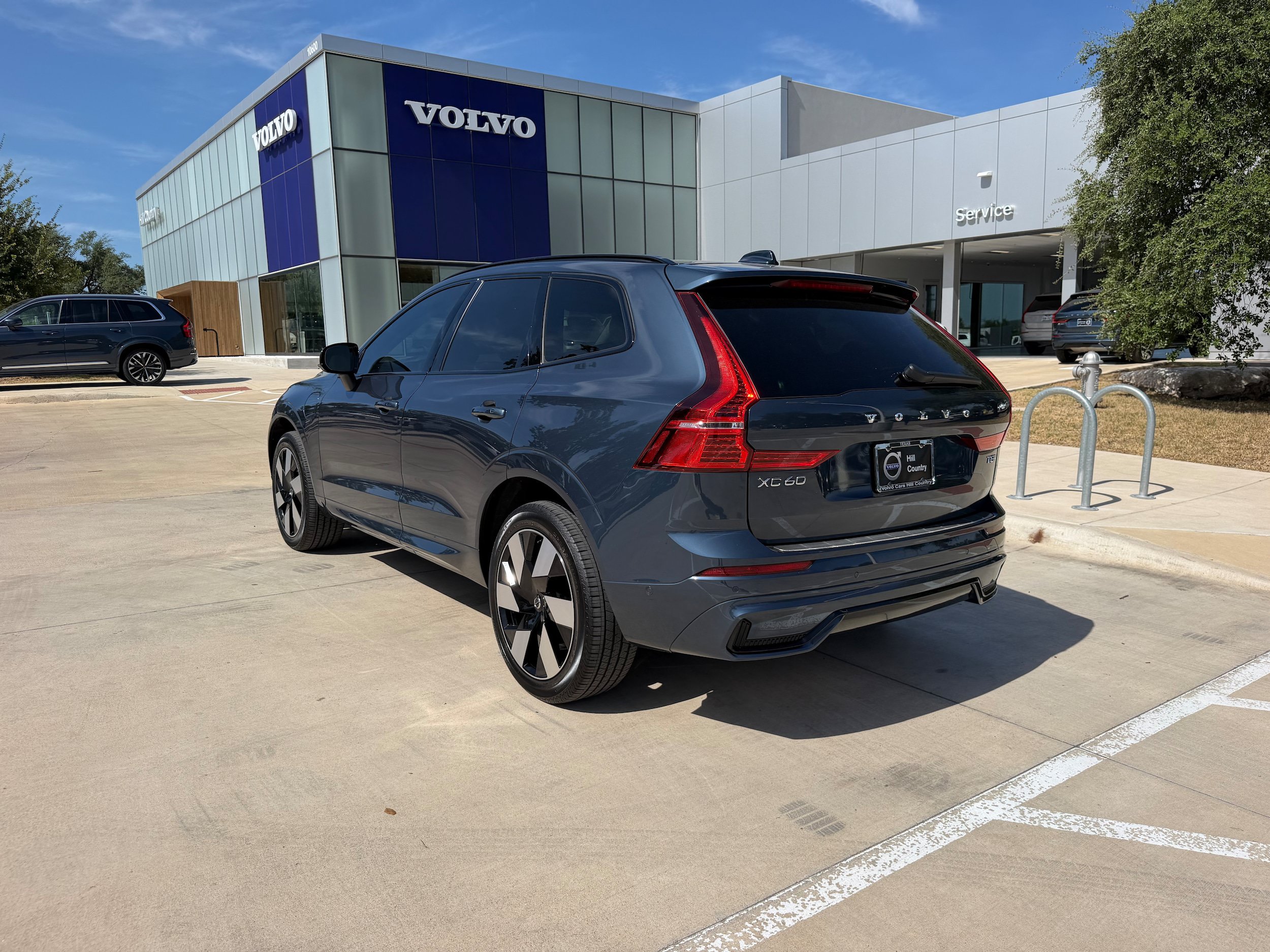 Certified 2025 Volvo XC60 T8 Plus w/ Protection Package Premier AWD/4WD image 4