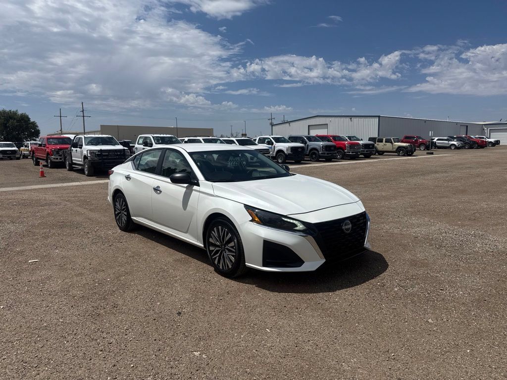 Used 2025 Nissan Altima 2.5 SV FWD image 8