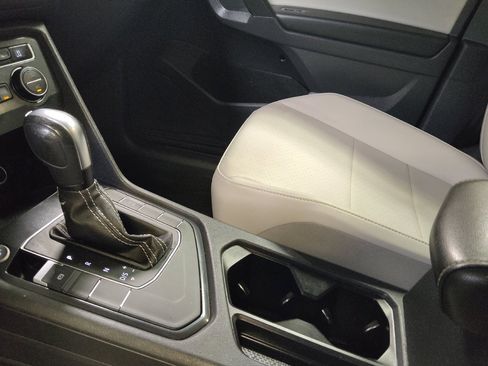 Used 2021 Volkswagen Tiguan SE FWD image 26