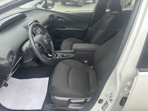 Used 2021 Toyota Prius LE w/ Carpet Mat Package (TMS) image 16