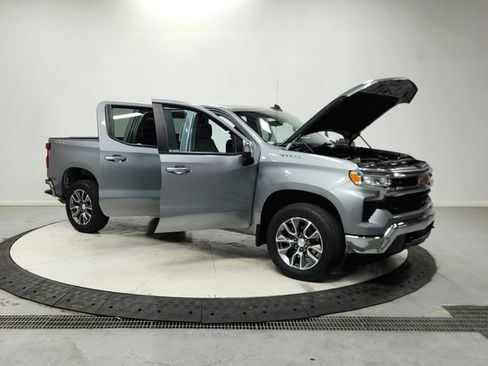 Used 2024 Chevrolet Silverado 1500 LT AWD/4WD image 10
