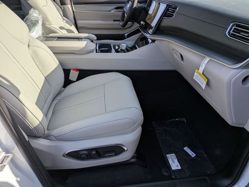 New 2026 Jeep Grand Wagoneer 4WD image 41