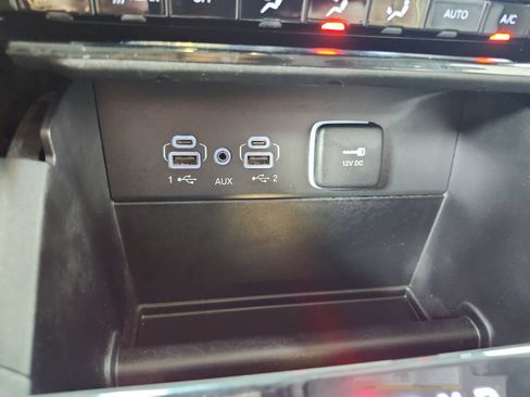 Used 2023 Jeep Grand Cherokee Limited AWD/4WD image 32