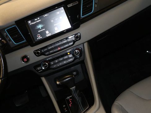 Used 2018 Kia Niro EX Premium image 24