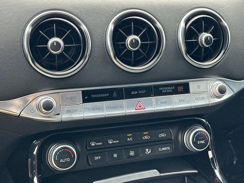 Used 2018 Kia Stinger GT2 RWD image 17