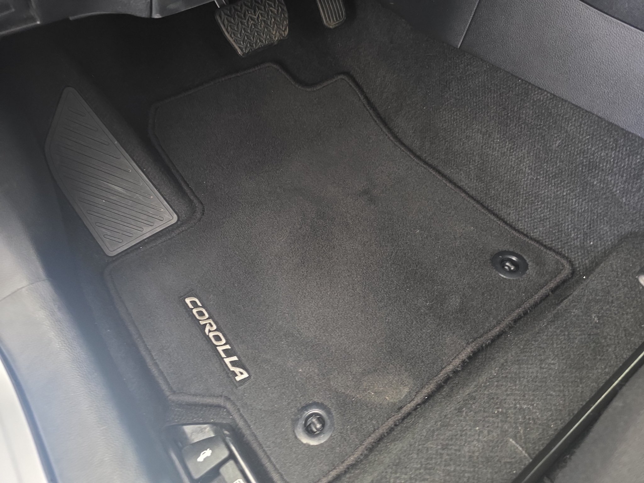 Used 2026 Toyota Corolla LE FWD image 18