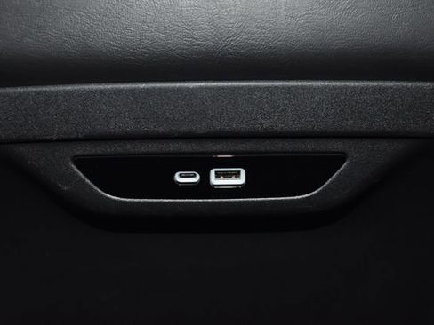 Certified 2025 Chrysler Pacifica Limited image 34