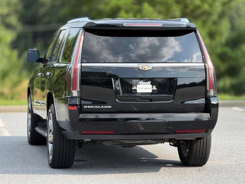 Used 2018 Cadillac Escalade Premium Luxury RWD image 5