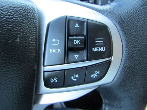 Used 2023 Ford Explorer XLT w/ Equipment Group 202A AWD/4WD image 22