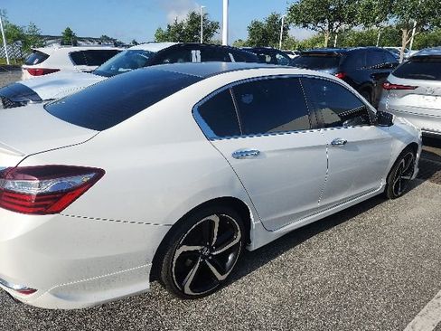 Used 2016 Honda Accord Sport image 2