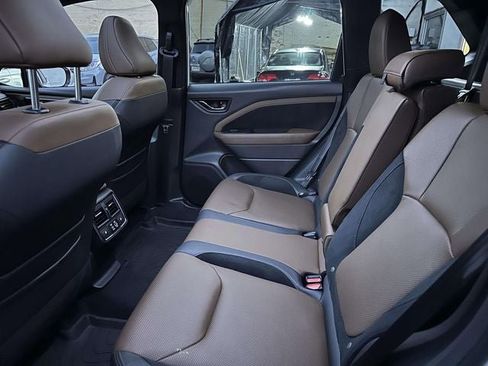 Used 2025 Subaru Forester Touring image 19