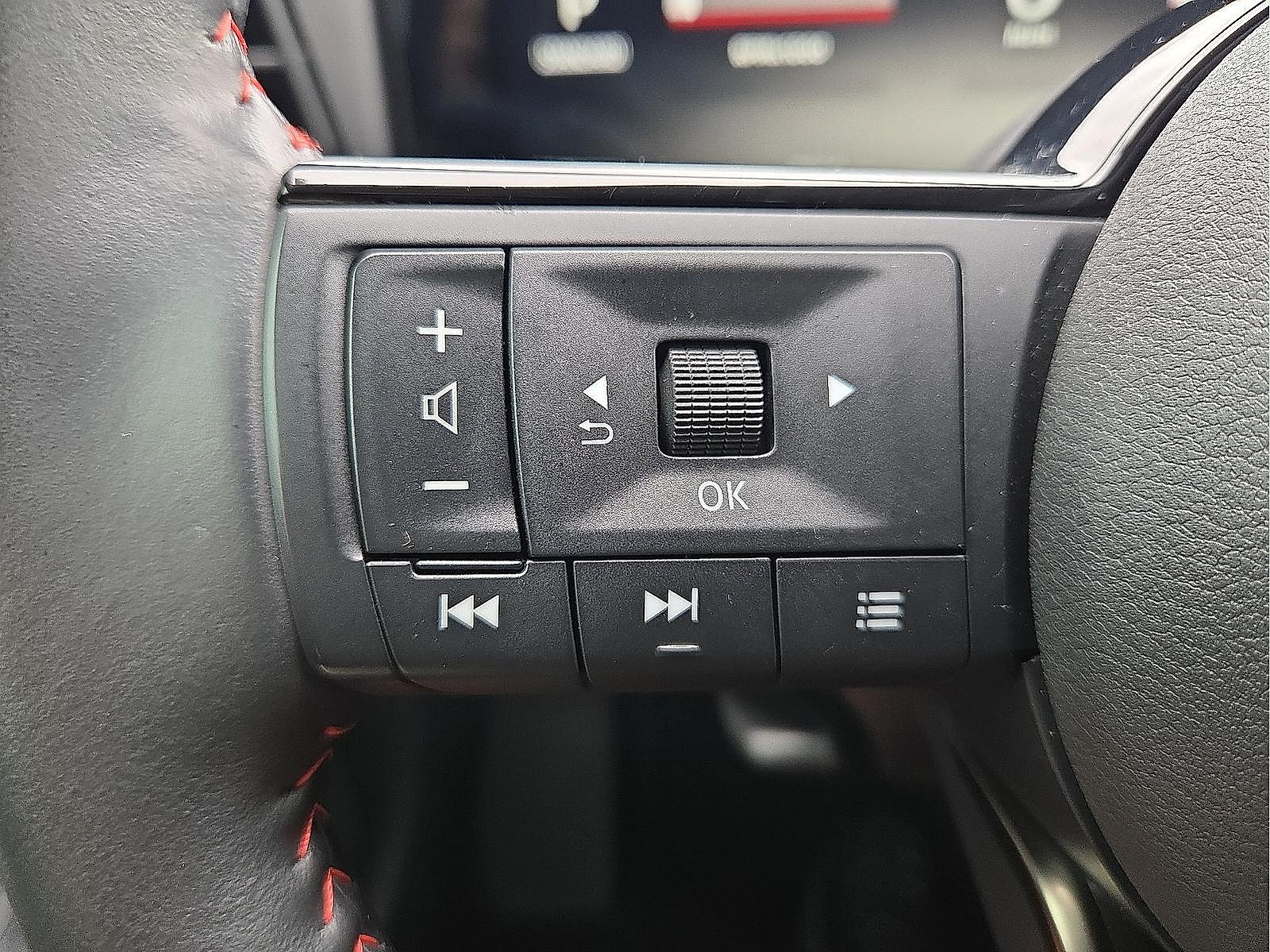 Used 2025 Nissan Kicks SR AWD/4WD image 19