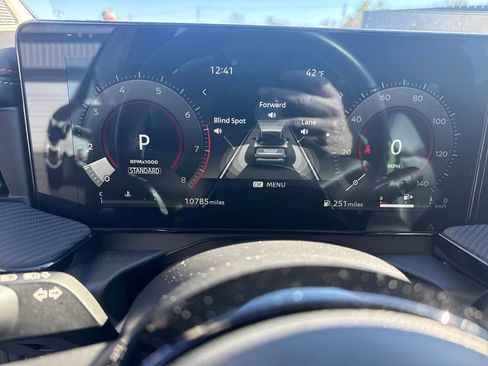 Used 2025 Nissan Kicks SR image 16