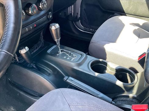 Used 2018 Jeep Wrangler Unlimited Sport S AWD/4WD image 16