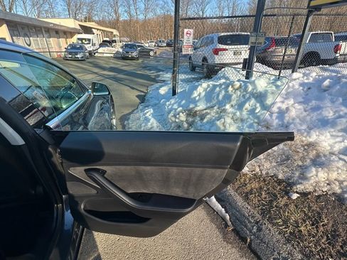 Used 2018 Tesla Model 3 Long Range image 29