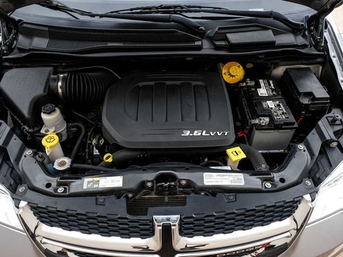 Used 2016 Dodge Grand Caravan SE FWD image 45