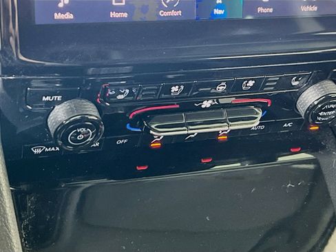 Used 2022 Jeep Grand Cherokee Limited w/ Luxury Tech Group II image 20